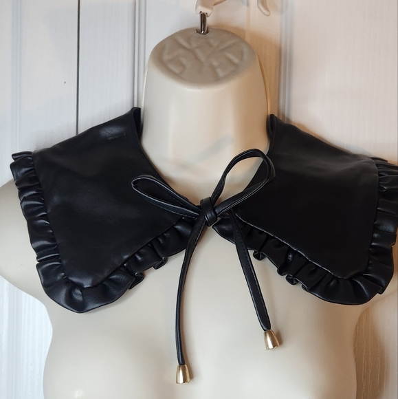 NWT Steve Madden Black Ruffled Faux Leather Detachable Collar - Picture 1 of 10